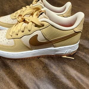 Nike Low-Top Sneakers in Yellow and Tan